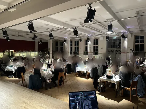Voll besetzter Saal beim Hochzeitsessen im Badhaus Rottweil