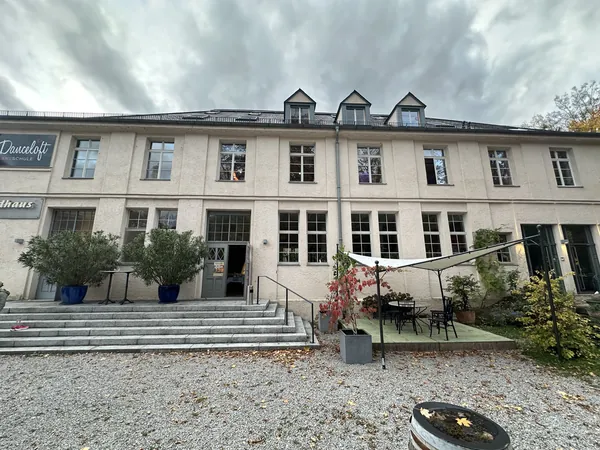 Vorderansicht mit Freitreppe im Badhaus Rottweil