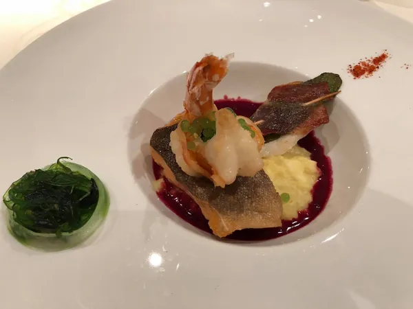 Fischgericht mit Garnele als Teller aus dem Restaurant Talblick